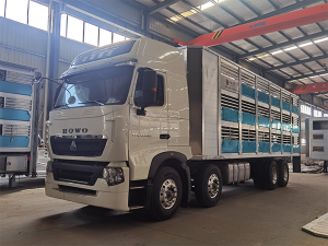 重汽國六9.6米畜禽運輸車