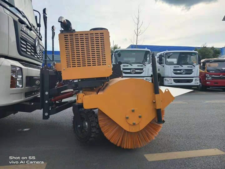 自帶動力掃雪滾（3米3.5米）