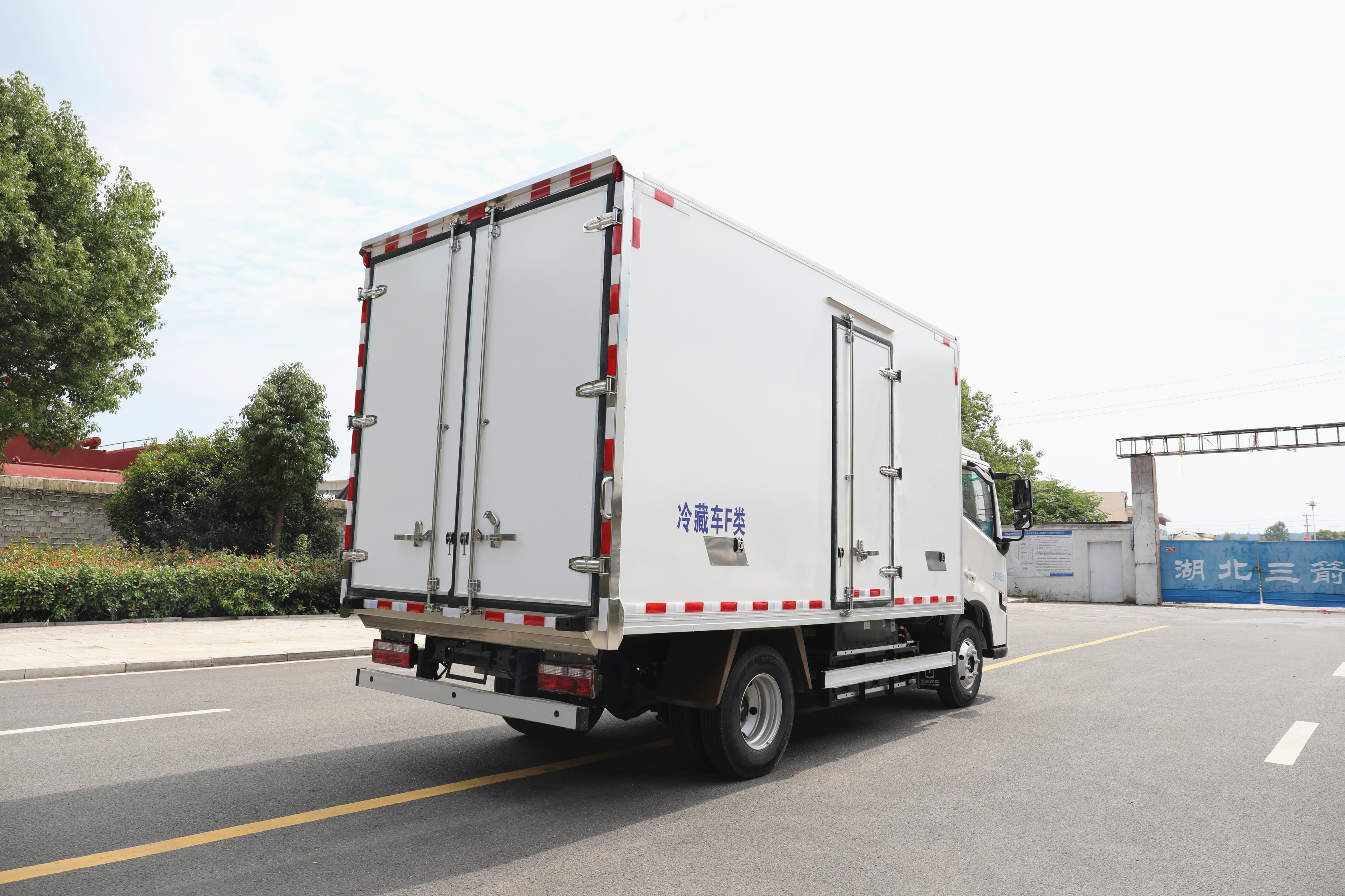 吉利遠(yuǎn)程星智H8E純電動(dòng)冷藏車