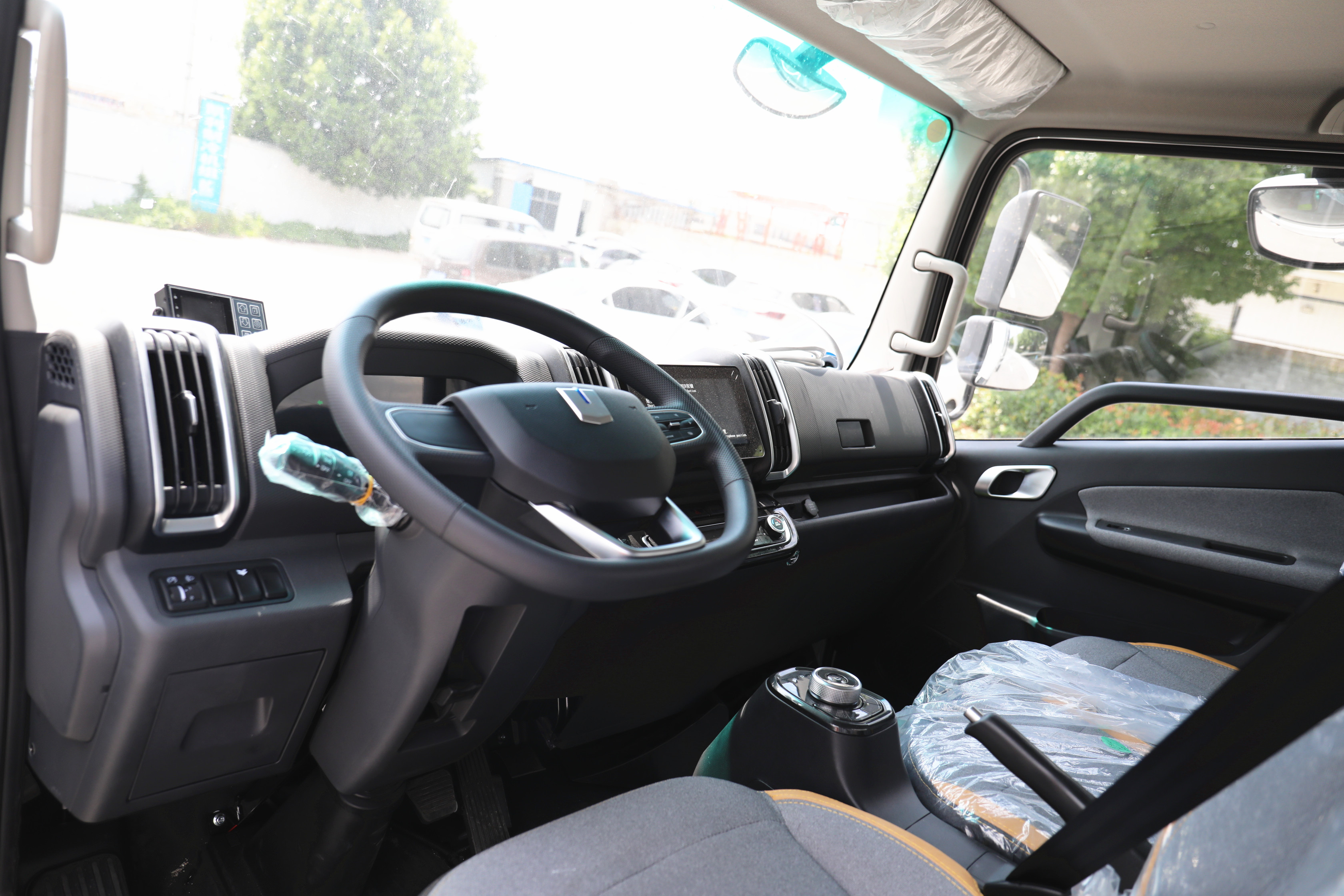 吉利遠(yuǎn)程星智H8E純電動(dòng)冷藏車